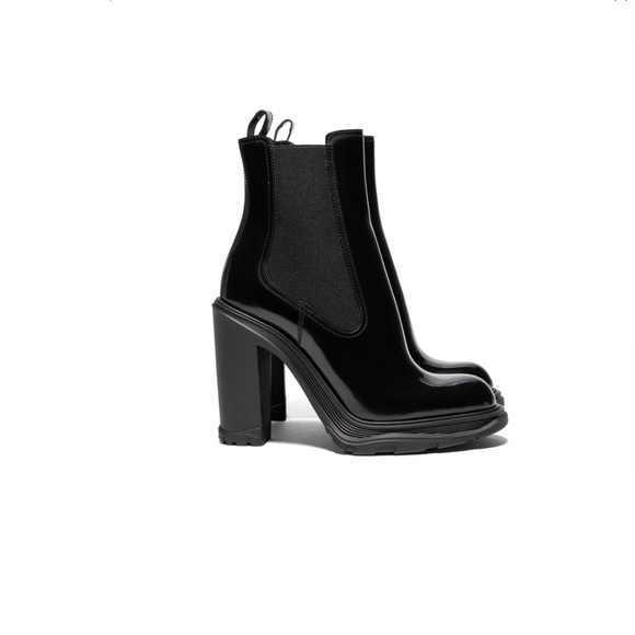 Alexander McQueen Womens Tread Heeled Chelsea Boot
Black - Picture 1 of 14